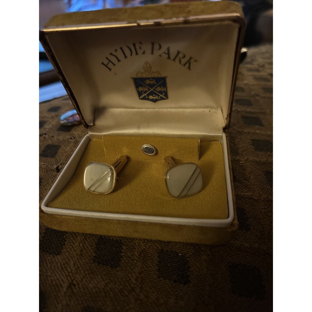 Vintage Hyde Park Set Gold Tone Cuff Links and Tie Tack Set EUC!! Box Is Stained